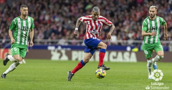 أتلتيكو مدريد يواصل انتصاراته في الدوري الإسباني بهدف ضد بيتيس.. فيديو
