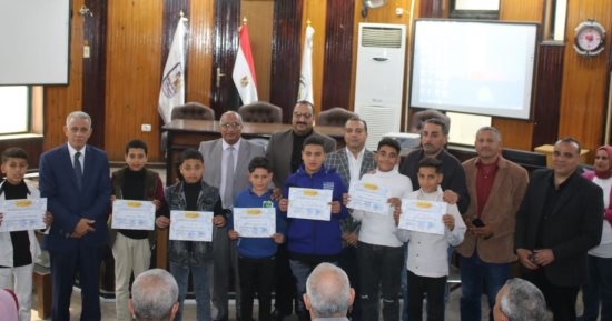 تعليم بنى سويف تكرم طلابا وزعوا شنط رمضانية بعد نشر "اليوم السابع" قصتهم