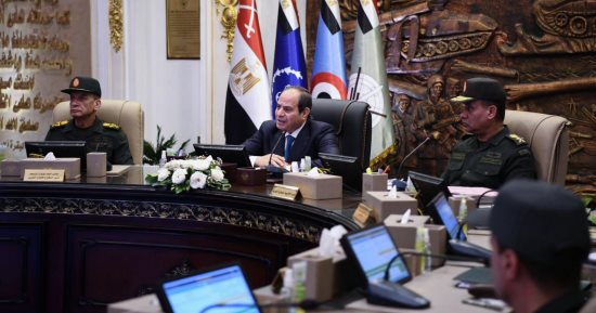 الرئيس السيسي يشهد اختبارات المتقدمين للالتحاق بوظائف بوزارة التربية والتعليم المنعقدة بالتعاون مع الأكاديمية العسكرية المصرية.. ويؤكد حرص الدولة على اتباع أعلى المعايير لانتقاء أفضل عناصر وكوادر بشرية للوظائف