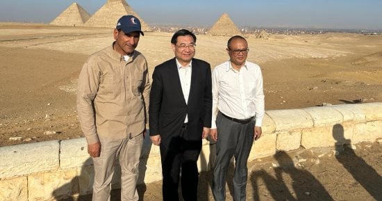 وزير الثقافة والسياحة الصيني يزور منطقة أهرامات الجيزة 