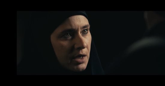 محمد لطفى يساعد نيللى كريم على الهروب فى مسلسل عملة نادرة الحلقة 12