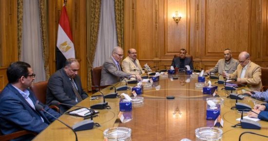وزير الدولة للإنتاج الحربى يتابع مستجدات بحوث شركات الوزارة