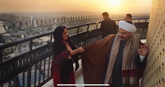 مسلسل الكبير أوي 7..  اعرف إزاي تعبر عن حبك لزوجتك بطرق مختلفة