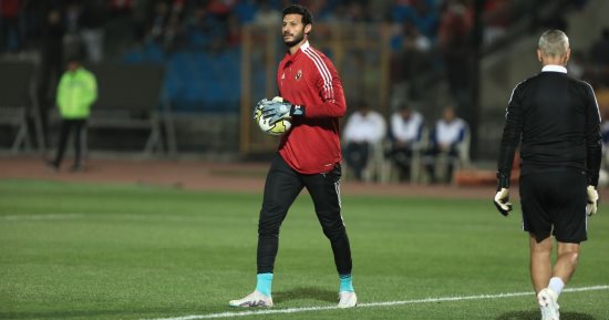 ماذا قدم محمد الشناوى مع الأهلى قبل الطرد والعقوبة والإيقاف؟