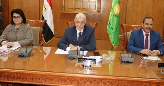 رئيس جامعة المنوفية يعقد الجلسة الشهرية للجنة المنشآت