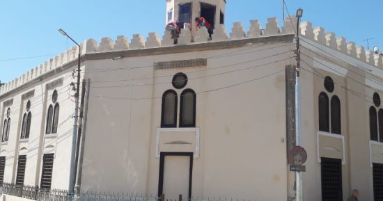 جامع "خوند أصلباى" بالفيوم تحفة معمارية عمرها 525 سنة.. أنشأته السلطانة خوند أصلباى على طراز المسجد النبوى بالمدينة.. وأطلقت عليها اسم زوجها السلطان "قايتباى".. به 3 دخلات متوجة من أعلى بصفوف من المقرنصات