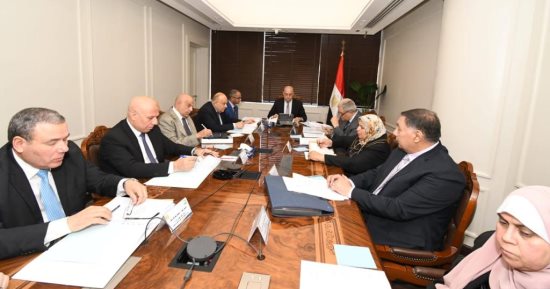 وزير الإسكان يعتمد القوائم المالية والحسابات الختامية للشركة القابضة