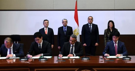 رئيس الوزراء يشهد توقيع اتفاقية الإغلاق المالي لمشروع إنشاء مزرعة رياح جديدة فى منطقة خليج السويس بقدرة 500 ميجاوات.. المشروع الجديد هو الأكبر في أفريقيا وتموله مجموعة من البنوك ومؤسسات التمويل الدولية 