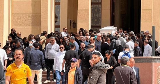 نجوم الفن يشيعون جثمان والد دينا الشربيني لمثواه الأخير