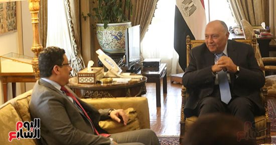 سامح شكرى يجرى مباحثات ثنائية مع وزير الخارجية اليمنى بمقر الوزارة 