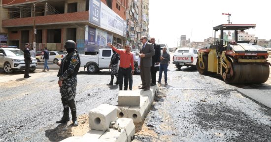 محافظ كفر الشيخ يتفقد تمهيد ورصف الطرق وإنشاء محاور جديدة.. صور
