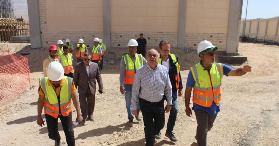 وفد الوكالة الأمريكية للتنمية الدولية يزور مشروع محطة مياه الهنادى جنوب الأقصر
