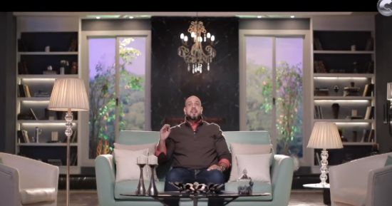 عمر مهران بـ"احتياج": التميز والرفعة أفضل من الغنى