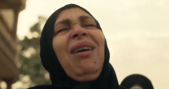 الكتيبة 101 الحلقة 15.. تشييع جثمان الشهيد بركات الزينى ولبنى ونس تجسد دور والدته