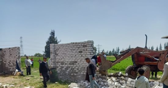 إزالة 15 حالة تعد على أراض زراعية بعدد من قرى فوه بكفر الشيخ على مساحة 1170 مترا