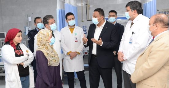 جولة مفاجئة لمحافظ الدقهلية بالمستشفى الدولى لمتابعة مستوى الخدمة الطبية