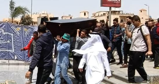 تشييع جنازة الفنانة شيرين الطحان من مسجد فاطمة الشربتلي..صور