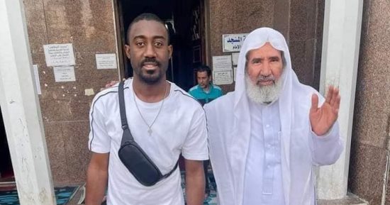 سيرجى أكا يتبرع بمكافأة الإسماعيلى لشراء شنط رمضان للمساجد.. صور