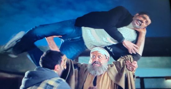 سره الباتع 17 .. الدرويش يلقن أبو العزم درسًا بعد محاولته أخذ محفظة برقبته