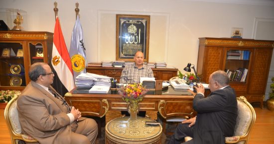 محافظ أسيوط: استمرار ضخ المزيد من السلع الغذائية لتلبية احتياجات المواطنين