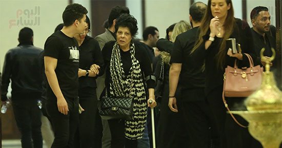 إسعاد يونس وإلهام شاهين وشريف منير يحضرون عزاء والد دينا الشربيني