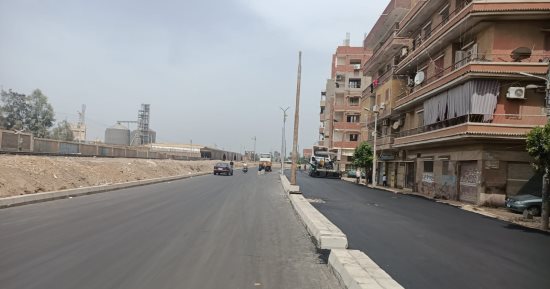 رصف وتمهيد طريق صلاح سالم ومصيف البرلس بكفر الشيخ.. صور