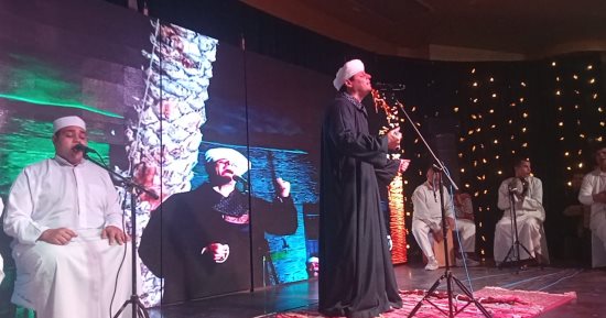 ابتهالات وأناشيد دينية.. "محمود التهامى" يحيى الليلة الرمضانية بكفر الشيخ