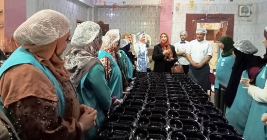 "مطبخ المصرية" يدرب السيدات على إدارة المطابخ وإنتاج الوجبات الجاهزة..ضمن مبادرات قومى المرأة بقرى حياة كريمة ببنى سويف.. توزيع الوجبات اليومية على الأسر الأولى بالرعاية.. ونرمين محمود: نستهدف 120 سيدة بكل قرية