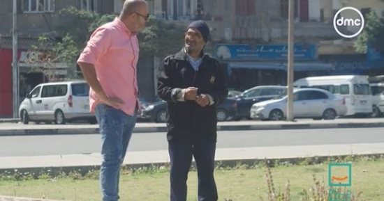 "حياة كريمة" يهدى مسنا 10 آلاف جنيه.. والأخير: المبلغ يساعدنى على سداد ديونى