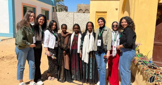 ديسوان.. مشروع تخرج طلاب إعلام القاهرة حول التجربة الخضراء في أسوان