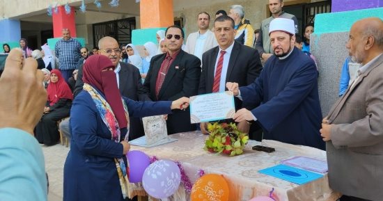رئيس "أزهر الإسكندرية" يكرم قطاع التربية الفنية بإدارة شرق.. التفاصيل