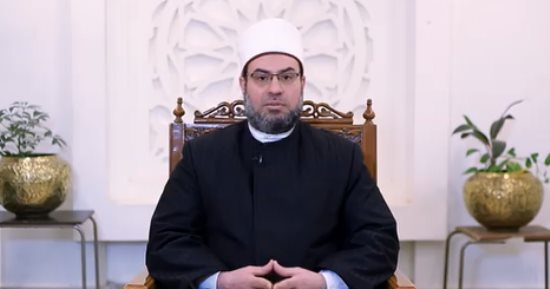 ما حكم تذوق المرأة الطعام فى نهار رمضان؟.. واعظ يجيب.. فيديو