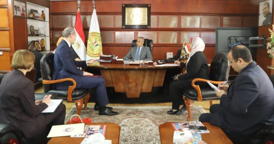 وزير القوى العاملة يلتقى سفير بيلاروسيا فى القاهرة