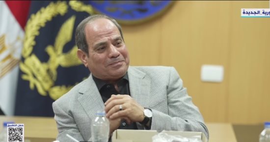 الرئيس السيسى يستمع للأفراد والمواطنين وينصح الضباط بقسم شرطة مدينة نصر