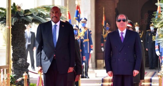 مصر والسودان تضافر جغرافى وتاريخى أسس علاقات متينة عبر العصور.. السودان وقف بجانب مصر بعد النكسة وقطع العلاقات مع إسرائيل ووفر مأوى للطائرات.. 2004 بداية عهد جديد بين البلدين.. وزيارات قياسية بعد ثورة 30 يونيو