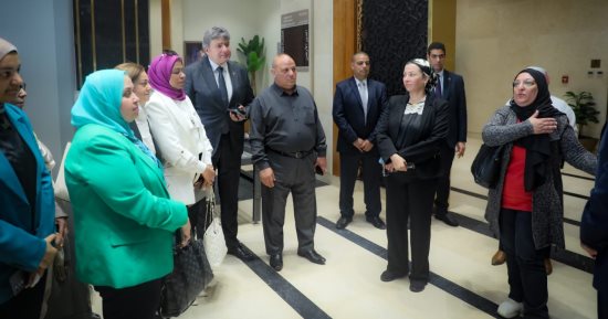 قبل الانتقال الفعلى للعاصمة الإدارية.. وزيرة البيئة تصطحب قيادات الوزارة لتفقد المبنى
