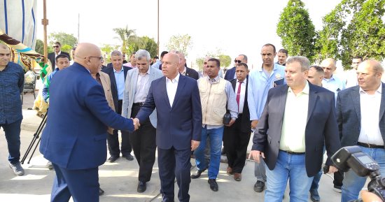 وزير النقل يتفقد ورش كوم أبو راضى فى بنى سويف.. صور