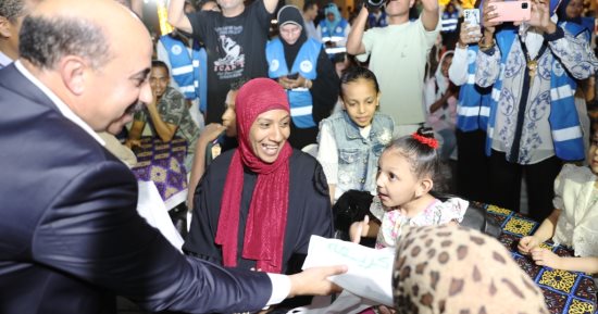 محافظ أسوان يشارك فى حفل إفطار "كتف في كتف" للأطفال الأيتام وذوى الهمم