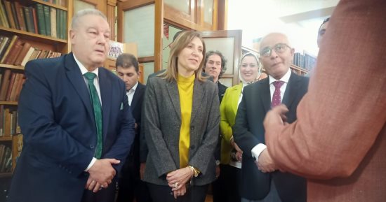 وزيرا التعليم والثقافة يتفقدان مكتبة مدرسة قومية بالقاهرة ومعرض إبداع فنى.. صور