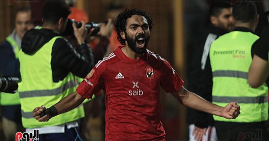 مشاهير الكرة لا يعرفون "الأيدى الناعمة" فى عيد العمال