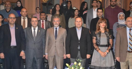 رئيس جامعة الإسكندرية يشهد حفل توزيع جوائز مهرجان الكورال والغناء الفردى