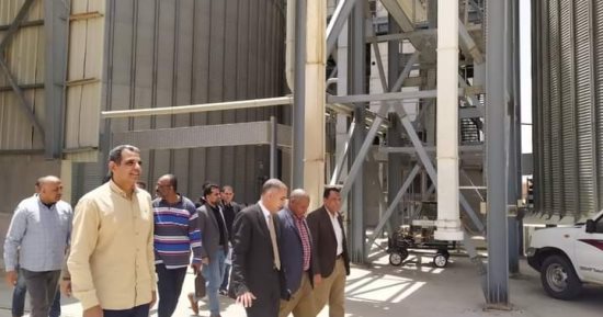 رئيس مركز الداخلة يتفقد جاهزية صومعة شرق العوينات لاستلام أول شحنة أقماح.. صور