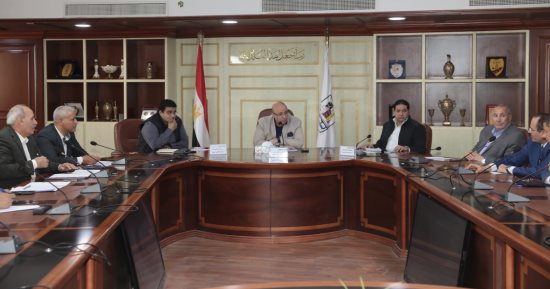 محافظ بنى سويف يعقد اجتماعا لمراجعة الترتيبات النهائية لموسم توريد القمح