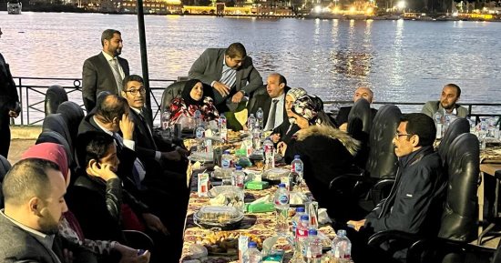 إفطار جماعى وعيد ميلاد ضمن حفل اللجنة النقابية بمستشفيات قصر العينى.. صور