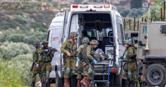 العالم هذا المساء.. الشؤون المدنية الفلسطينية: عدد شهداء الضفة وغزة 98 شهيدا منذ بداية العام.. محتجون يقاطعون الرئيس الفرنسي أثناء خطابه في لاهاي.. مقتل شخص وإصابة 3 في إطلاق نار خلال جنازة بواشنطن.. صور وفيديو
