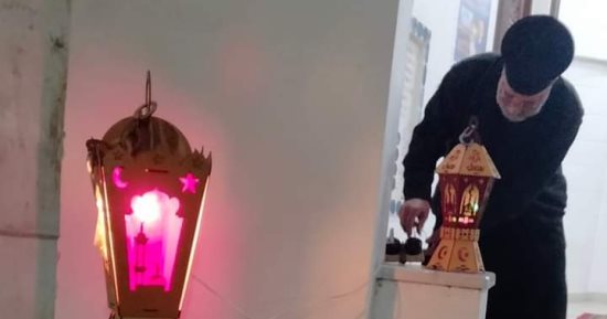 راعي كنيسة الأرثوذكس بدمياط يشهد إطلاق أكبر مائدة سحور داخل الكنيسة