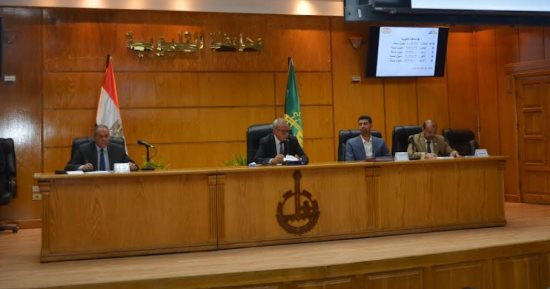 محافظ القليوبية يترأس اجتماع المجلس الإقليمي للسكان لمناقشة المؤشرات الصحية