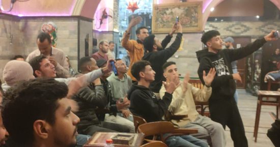 شاهد فرحة جماهير الأهلى فى الإسكندرية بالفوز على بيراميدز  بكأس مصر