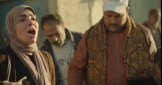 تحت الوصاية الحلقة 5.. منى زكى تضطر للبيع بسعر أرخص بعد تضييق كبار تجار السوق