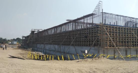 مشروعات خدمية بالجيزة.. تطوير وتوسعة طريق طراد النيل بأوسيم بطول 2.5 كم لخدمة 6 قرى ريفية.. رصف وتوسعة مدخل المنطقة الأثرية بسقارة ليصل عرضه إلى 16م بدلا من 8م.. وتنفيذ 45% من أعمال محطة الصرف الصحى بوردان